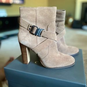 VINCE CAMUTO / CONNOLLY-ANKLE BOOT / SIZE 9